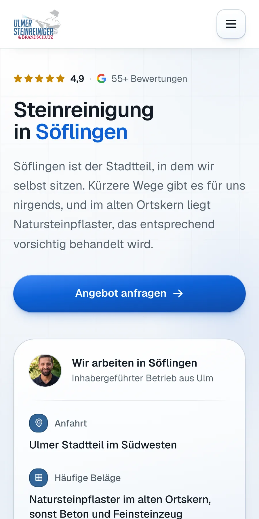 Oberer Teil der Ortsseite „Steinreinigung Söflingen“ am Smartphone. Zu sehen sind die Google-Bewertung, die Überschrift mit dem Ortsnamen, ein Text zum Natursteinpflaster im Ortskern und der Anfrageknopf über die volle Breite.